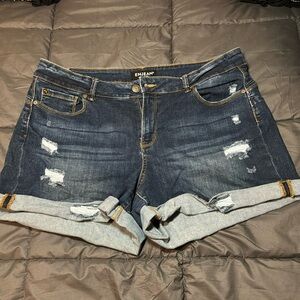 Women’s 2X indigo jean shorts.